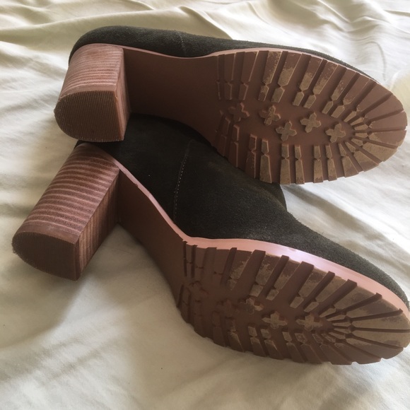 Moss green suede booties (re-posh) - Picture 2 of 6